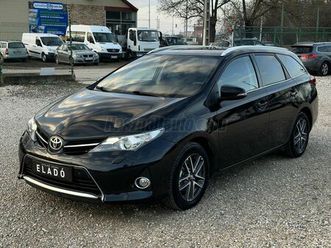 toyota auris touring sports 1.6 active trend+ végig vezetett szervizkönyv