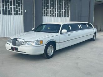 lincoln town car limousine 9 posti patente b