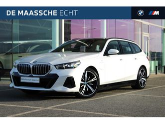 bmw 5 serie touring 530e m sport automaat / panoramadak / trekhaak / achteruitrijcamera / adaptieve led / parking assistant / stoelverwarming