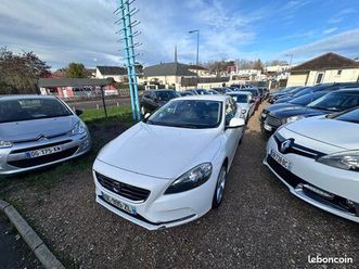 volvo v40 d2 1.6 115 cv très bon état distribution neuve caméra de recul