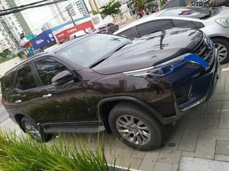 hilux sw4 2.7 srv 4x2 automatica 2021 flex