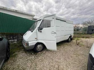 renault trafic outro