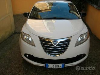 lancia ypsilon 1.2 69 cv 5 porte gpl ecochic gold