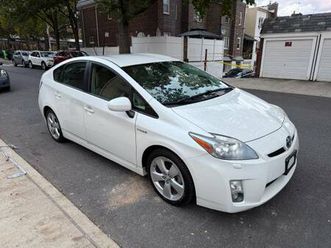 2011 toyota prius five 5 with leather navigation camera 105k miles