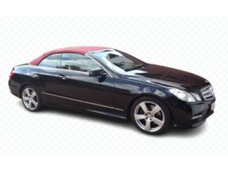 für liebhaber ! schwarzes mercedes-benz cabrio mit rotem verdeck.