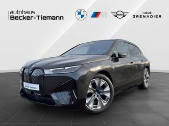 bmw ix xdrive50 sportpaket/skylounge/b&w/ahk/driving