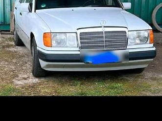 weißer mercedes benz 230 e - w124 - oltimer