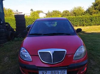 prodajem lancia y 1.2 benzin