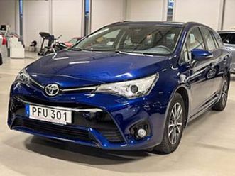 toyota avensis kombi 1.8 aut kamera inkl s&v hjul en ägare