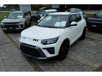 kgm tivoli black.1 6/mt 2wd