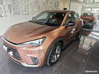 vends lexus lbx 1.5 136 2wd relax