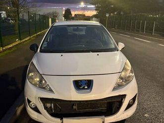 peugeot 207 1.4 hdi 3p 70ch 2012 société