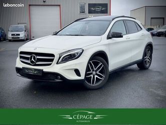 mercedes classe gla gla 180 d business executive (toit ouvrant/intérieur beige/...)