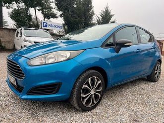 ford fiesta vi phase 2 5 portes 1.25 i 16v 82 cv/ carnet d'entretien complet ◊ / climatisation / idéale jeune conducteur / reprise possible / crit air 1 / attel