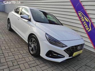 hyundai i30 1,5t-gdi mhev,48v,at,fastback