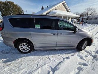 braunability chrysler voyager wheelchair side-entry ramp minivan