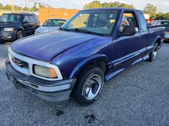 1995 gmc sonoma ext cab 2d 4 cyl 5 speed manual 267,000 miles