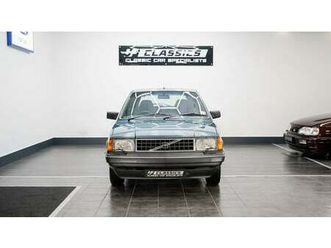 1987 volvo 340 bleu manuel, 5 vitesses conduite à droite...