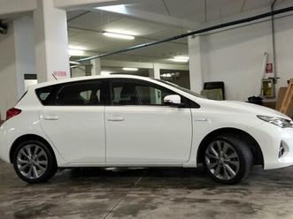 toyota auris full ibrid