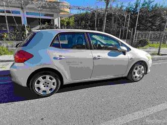toyota auris 1.4d automatike