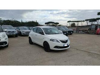 lancia ypsilon hybrid 1.0cc 70cv