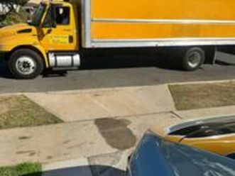 26 foot box truck with lift gate