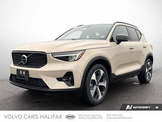 used 2025 volvo xc40 plus dark theme