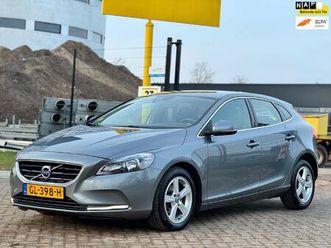 volvo v40 2.0 d2 kinetic business|navi|psensor|halfleder|6bak|
