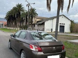 peugeot 301 modéle 2015 - essence - economique