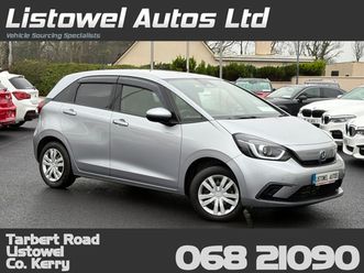 1.5 hybrid auto * service book present with 5 service stamps, reverse sensors, bluetooth connectivity, auto lights, adaptive cruise control, 2 keys, isofix chil