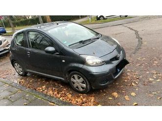 toyota toyot aygo 2011