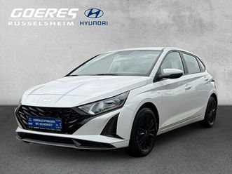 hyundai i20 1.0l *navi*shz*lhz*rfk*8-fach*