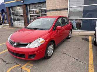 nissan versa hatcback 2012