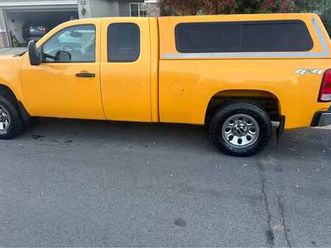 2010 gmc 1500 ext cab wt 4wd , canopy, bed slide out