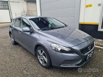volvo v40 t3 r-design kinetic