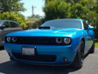 dodge challenger v8