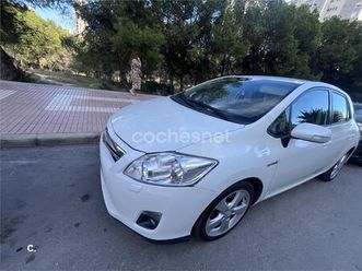 toyota auris 1.8 hibrido advance