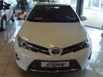 toyota auris hybrid executive