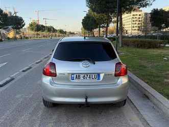 toyota auris 1.4 naft manuale