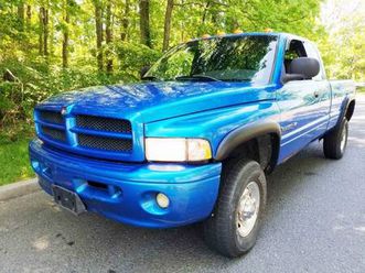 nice dodge ram 2500 4x4 pickup - v10 powerful! gooseneck hitch!