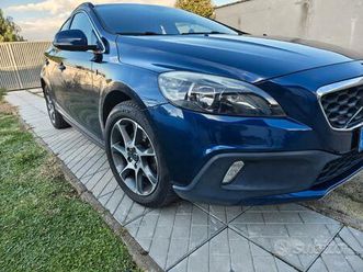 auto volvo v40 2015