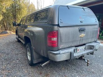 2013 chevy silverado 3500 diesel dually extended cab 8’ bed