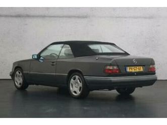 ② mercedes 220 e cabrio old-timer en parfait état — oldtimers & ancêtres — 2ememain