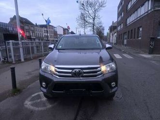 2.4 d-4d 4wd invincible50 chrome