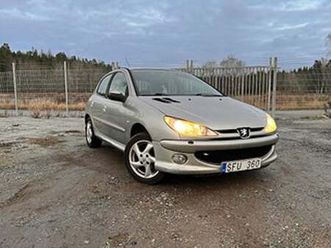peugeot 206 5-dörrar 1.4 75hk besiktigad låg skatt