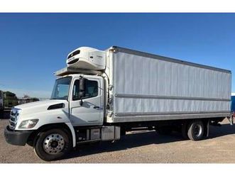 2018 hino 338 with 26' reefer van body (25-179)