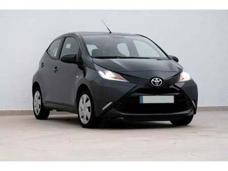 toyota aygo 1.0 x-play