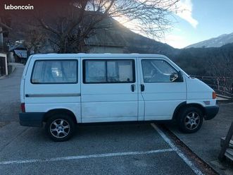 vends transporter t4 9 places année 2001. 280000km