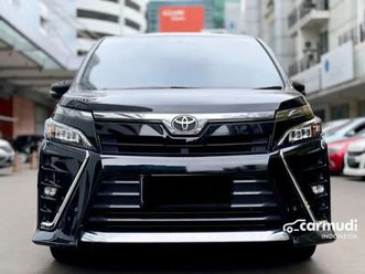 2017 toyota voxy 2.0 mpv - mobil keluarga - istimawah - promo - termurah - siap pakai