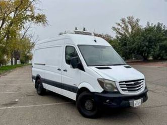 2014 freightliner sprinter reffer van for sale! clean title!